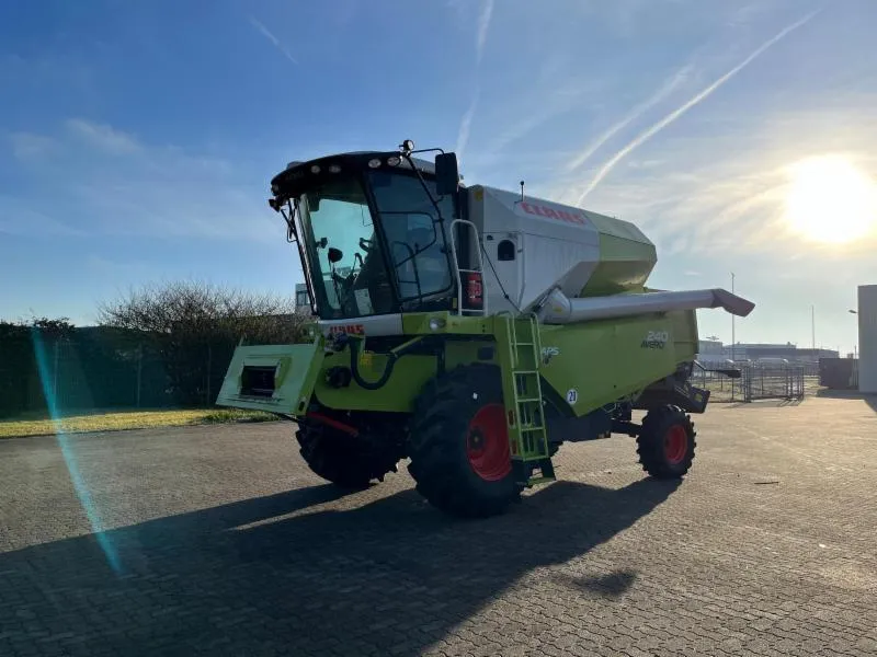 CLAAS AVERO 240