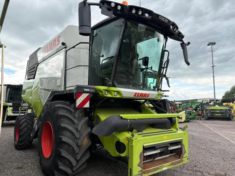 CLAAS TRION 720